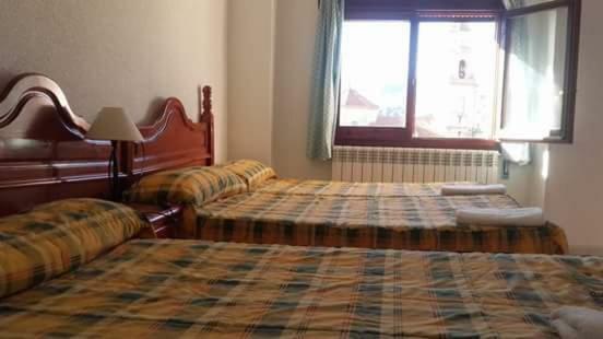 Hostal Restaurante San Millan Orihuela del Tremedal Exteriör bild