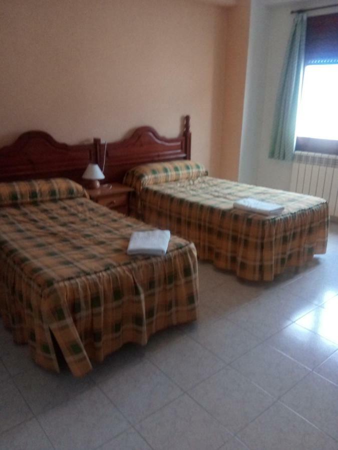 Hostal Restaurante San Millan Orihuela del Tremedal Exteriör bild